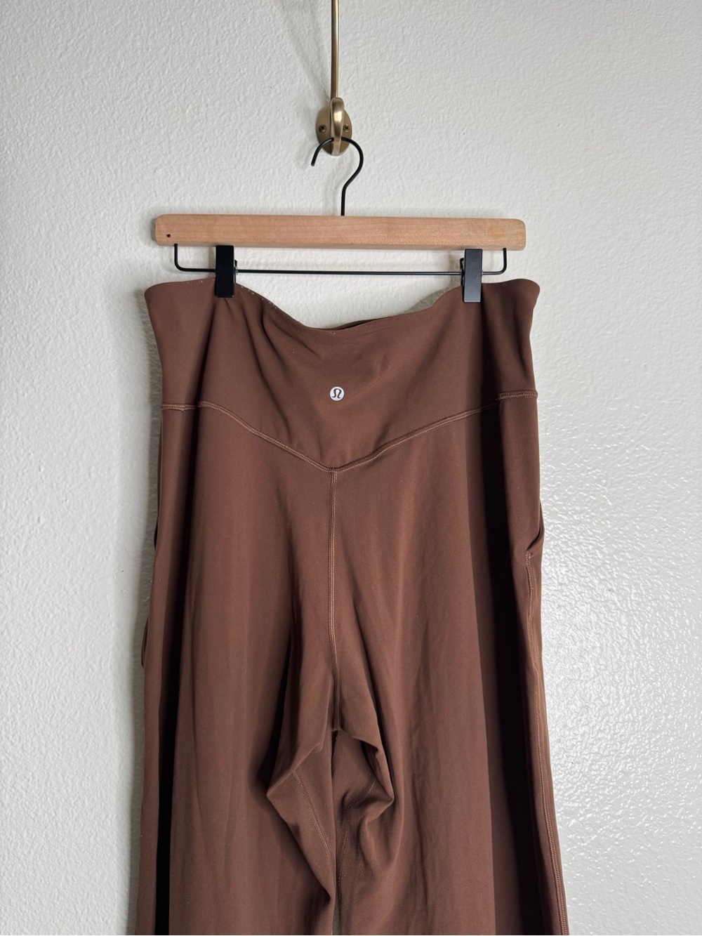 Lululemon Align Wide Leg High-Rise Pant 31"
Roasted Brown size 14 - Picture 5 of 8